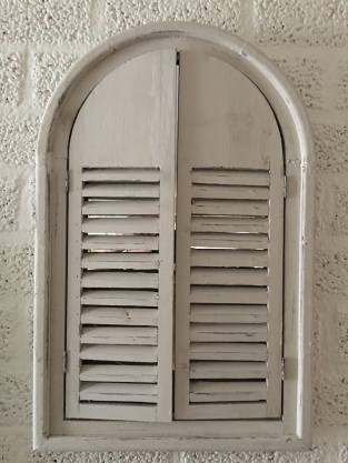 Spiegel met houten frame en deurtjes - Indische stijl